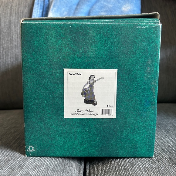 Walt Disney Classics Collection Snow White Fairest One of All Princess Figurine - Picture 5 of 6